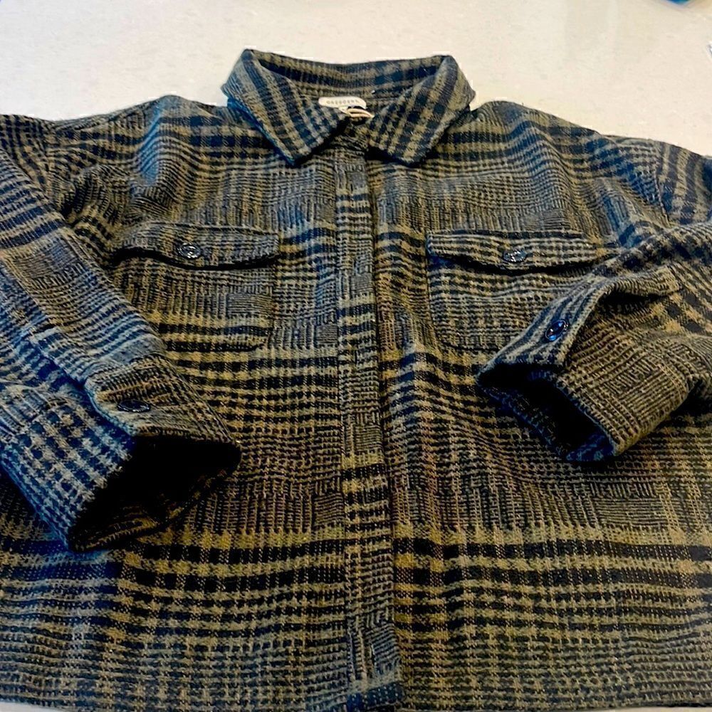 Crescent women’s shackette size large, new with tags, beautiful green black.